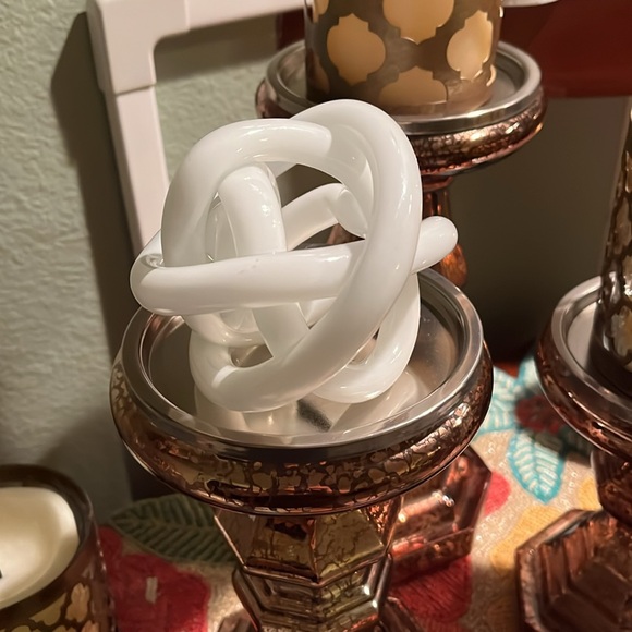 Glass knot hand blown clear cased white art glass knot sculptured paperweight - Picture 6 of 8